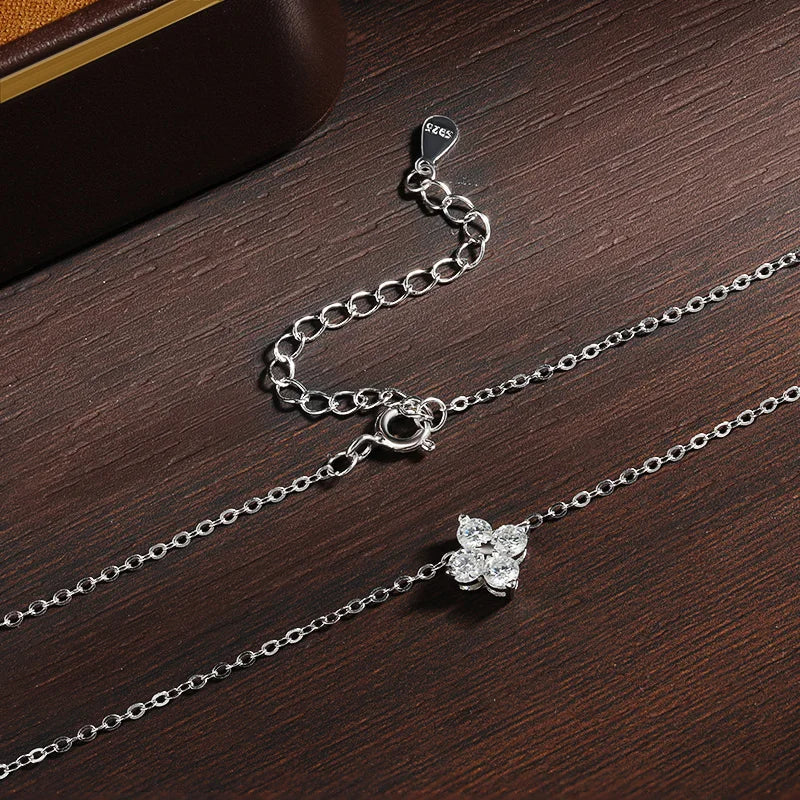 Clover Moissanite Pandent Necklace