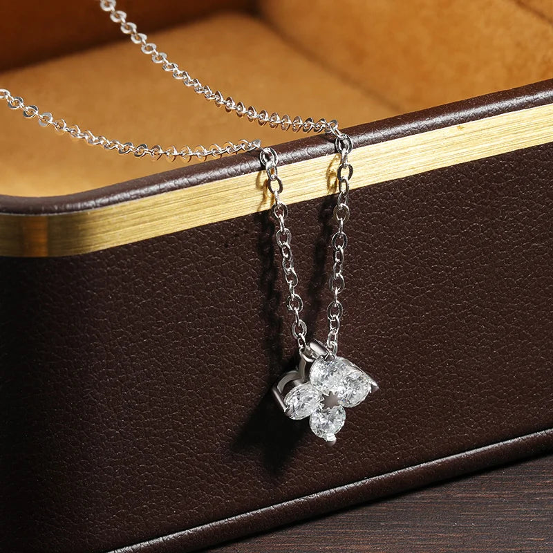 Clover Moissanite Pandent Necklace