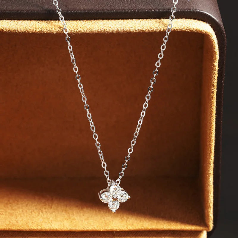 Clover Moissanite Pandent Necklace